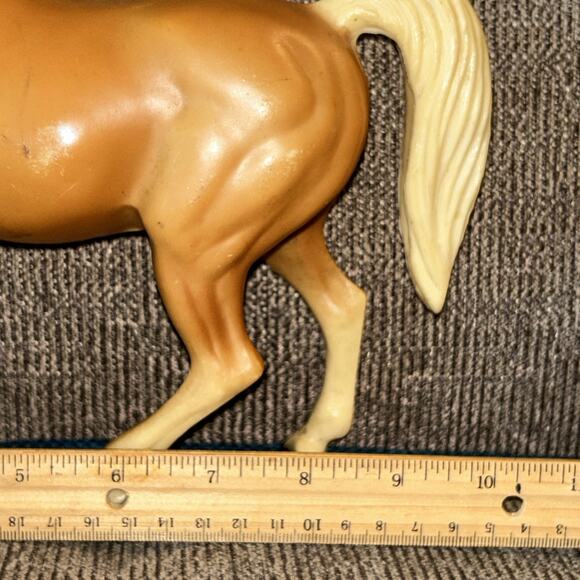 Breyer Traditional Vintage Family Arabian Stallion Palomino - Picture 4 of 15